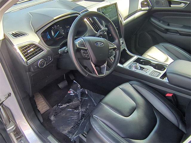 Photo of 2022 Silver Metallic Ford Edge