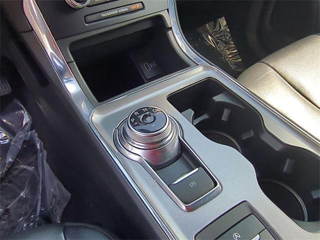Photo of 2022 Silver Metallic Ford Edge