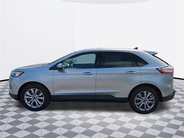 Photo of 2022 Silver Metallic Ford Edge