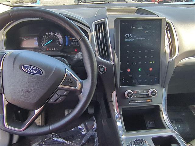 Photo of 2022 Silver Metallic Ford Edge