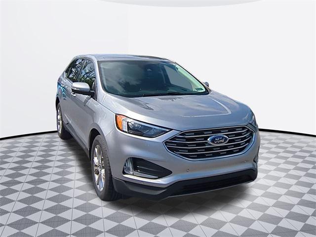 Photo of 2022 Silver Metallic Ford Edge