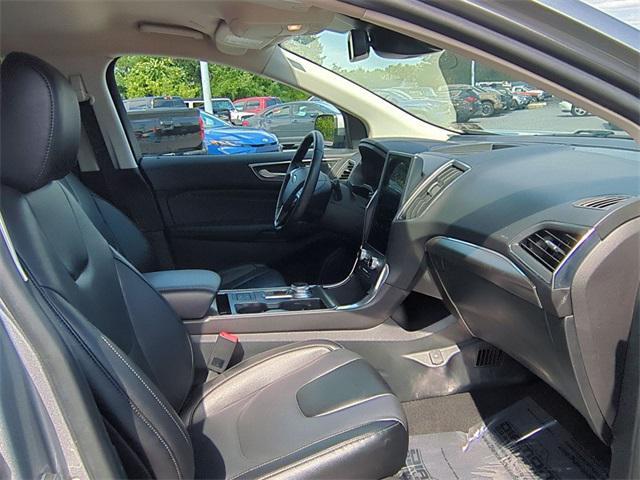 Photo of 2022 Silver Metallic Ford Edge
