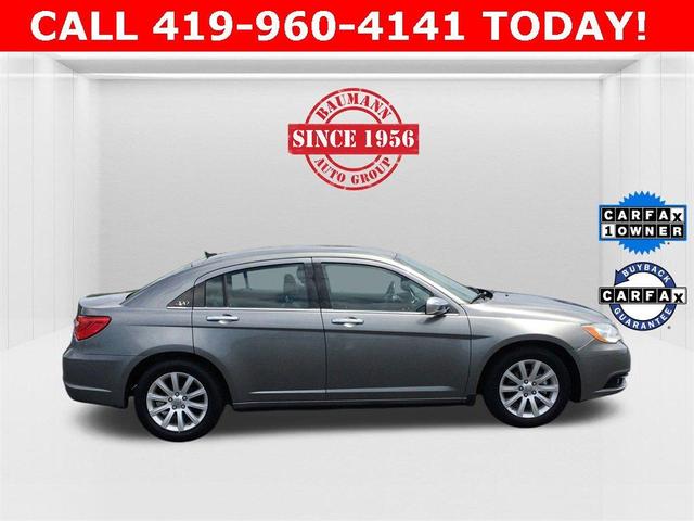 Photo of 2013 Tungsten Clearcoat Metallic Chrysler 200