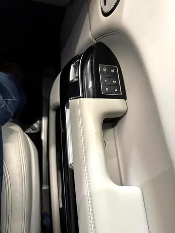 Photo of 2016 RED Land Rover Range Rover