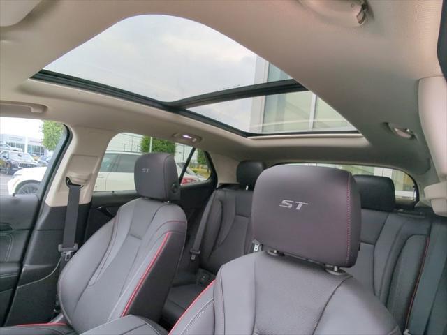 Photo of 2023 Cinnabar Metallic Buick Envision