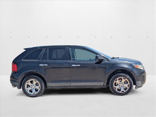 Photo of 2011 Tuxedo Black Metallic Ford Edge