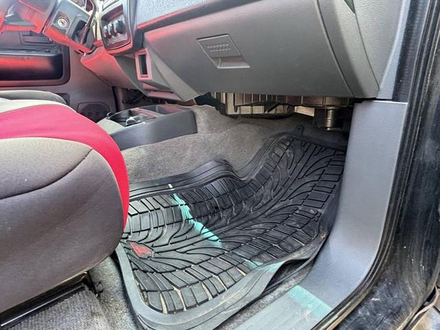Photo of 2007 Brilliant Black Clearcoat Mitsubishi Raider