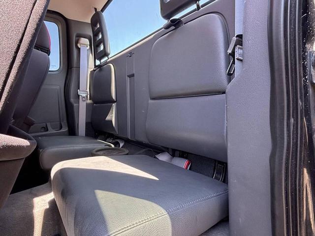 Photo of 2007 Brilliant Black Clearcoat Mitsubishi Raider