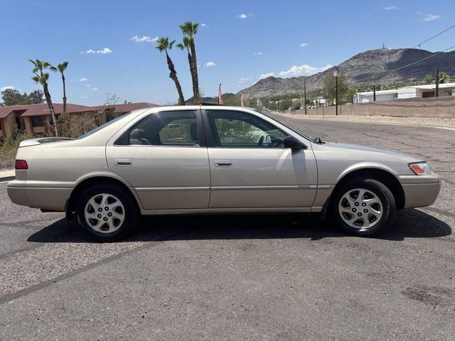 Photo of 1998 Champagne Toyota Camry