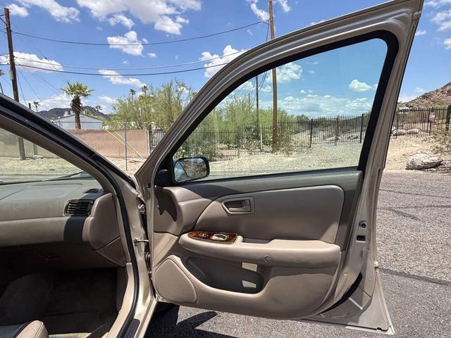 Photo of 1998 Champagne Toyota Camry