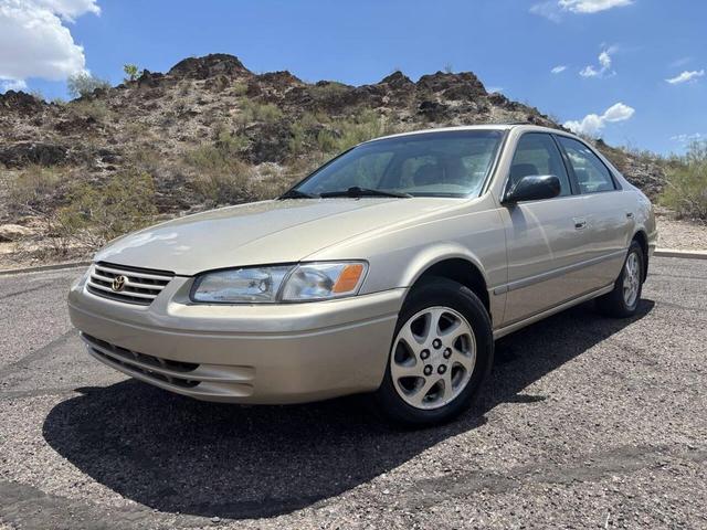 Photo of 1998 Champagne Toyota Camry