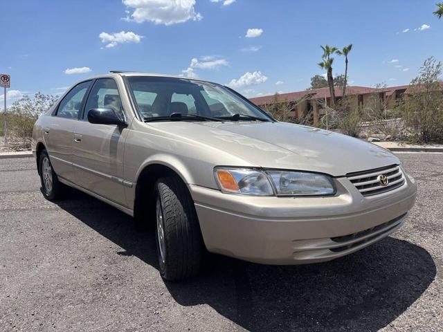 Photo of 1998 Champagne Toyota Camry