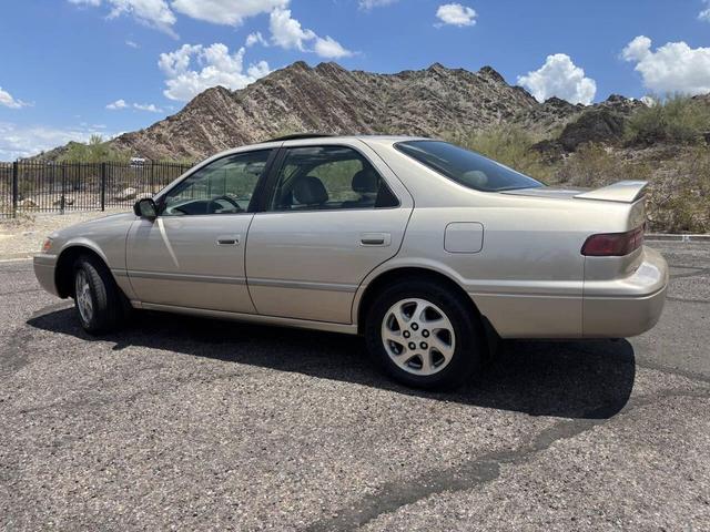 Photo of 1998 Champagne Toyota Camry