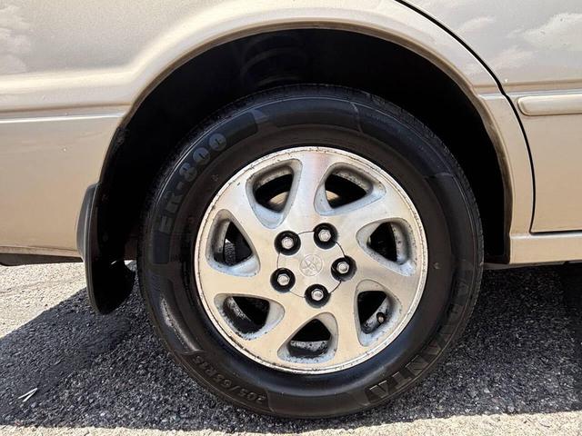 Photo of 1998 Champagne Toyota Camry