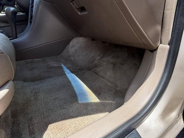 Photo of 1998 Champagne Toyota Camry