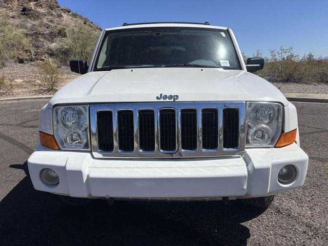 Photo of 2008 Stone White Clearcoat Jeep Commander