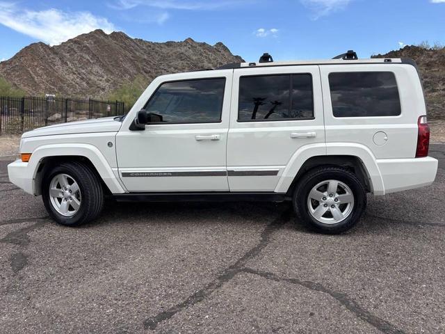 Photo of 2008 Stone White Clearcoat Jeep Commander