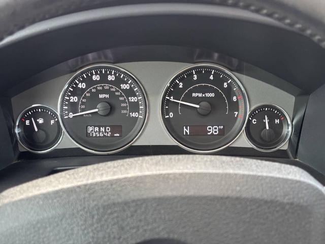 Photo of 2008 Stone White Clearcoat Jeep Commander