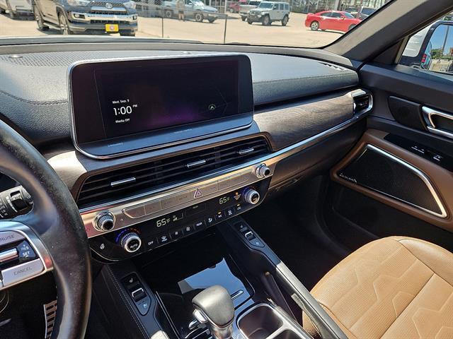 Photo of 2022 Glacial White Pearl Kia Telluride