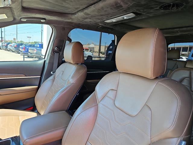 Photo of 2022 Glacial White Pearl Kia Telluride