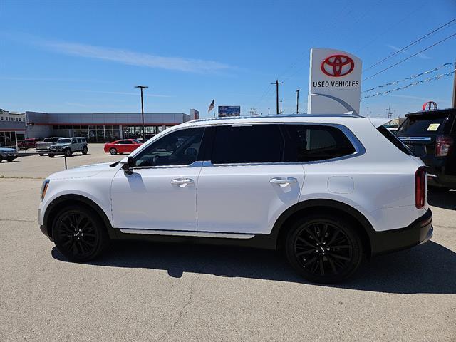 Photo of 2022 Glacial White Pearl Kia Telluride