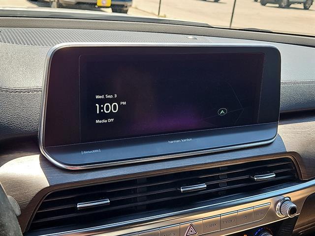 Photo of 2022 Glacial White Pearl Kia Telluride