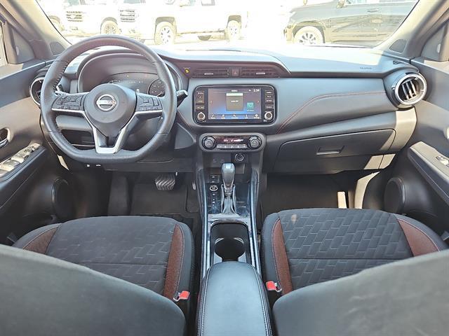 Photo of 2024 Electric Blue Metallic Nissan Kicks