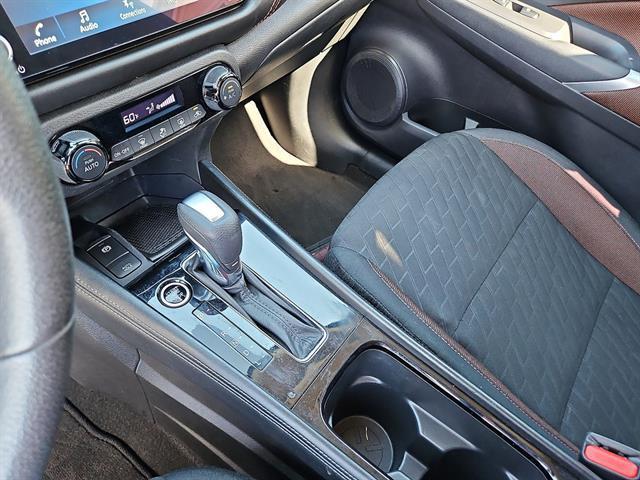 Photo of 2024 Electric Blue Metallic Nissan Kicks