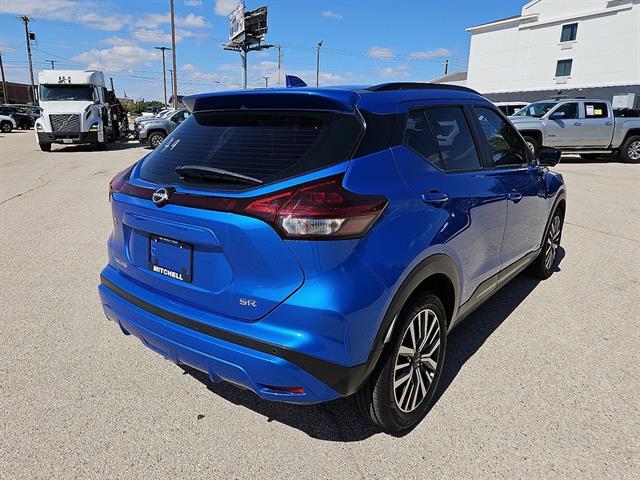 Photo of 2024 Electric Blue Metallic Nissan Kicks