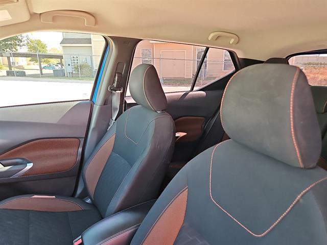 Photo of 2024 Electric Blue Metallic Nissan Kicks