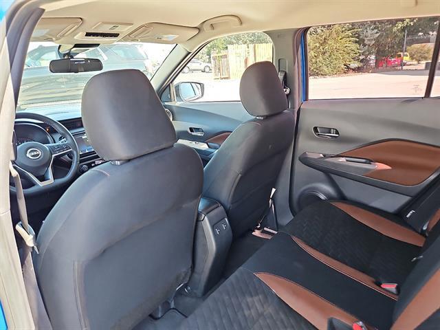 Photo of 2024 Electric Blue Metallic Nissan Kicks