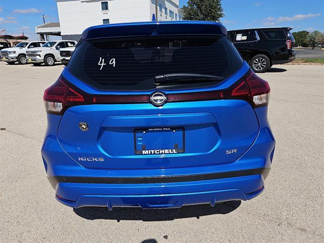 Photo of 2024 Electric Blue Metallic Nissan Kicks