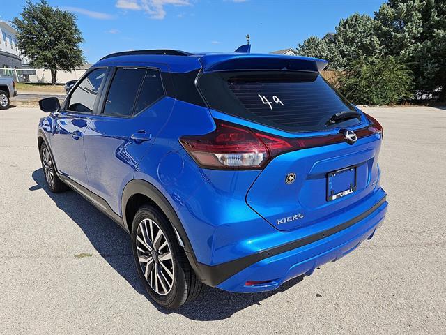 Photo of 2024 Electric Blue Metallic Nissan Kicks