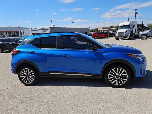 Photo of 2024 Electric Blue Metallic Nissan Kicks