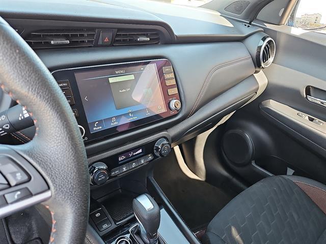 Photo of 2024 Electric Blue Metallic Nissan Kicks