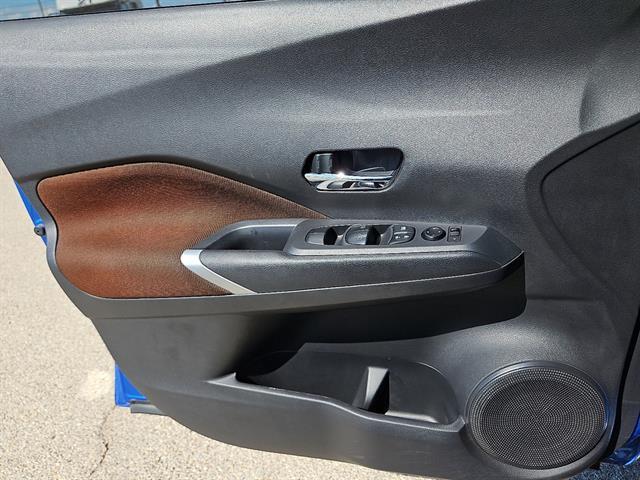 Photo of 2024 Electric Blue Metallic Nissan Kicks