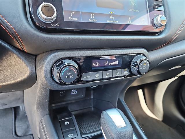 Photo of 2024 Electric Blue Metallic Nissan Kicks