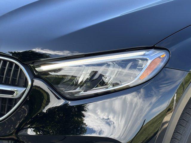 Photo of 2023 Black Mercedes-Benz GLC 300