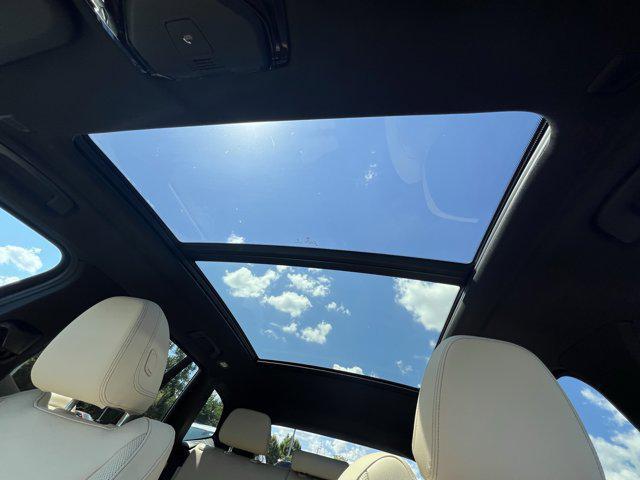 Photo of 2023 Mineral White Metallic BMW X3