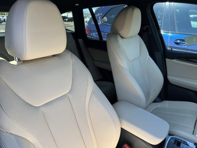 Photo of 2023 Mineral White Metallic BMW X3