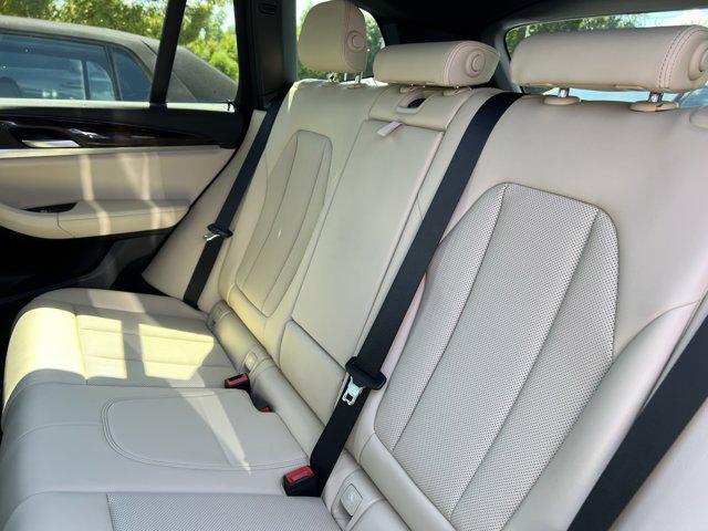 Photo of 2023 Mineral White Metallic BMW X3