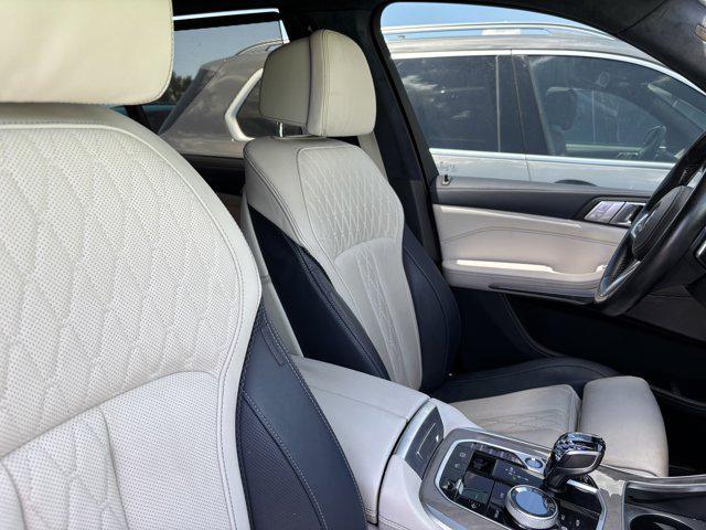 Photo of 2022 Dravit Grey Metallic BMW X7