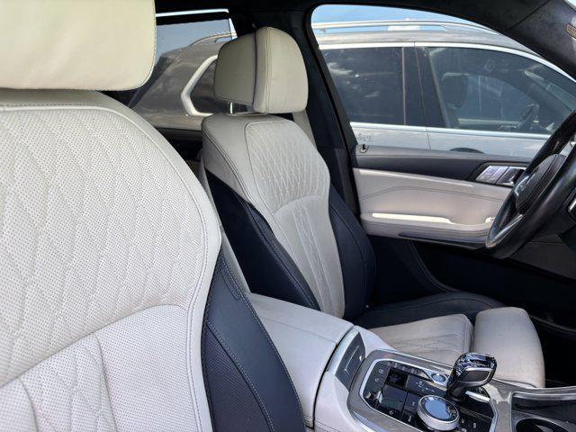 Photo of 2022 Dravit Grey Metallic BMW X7