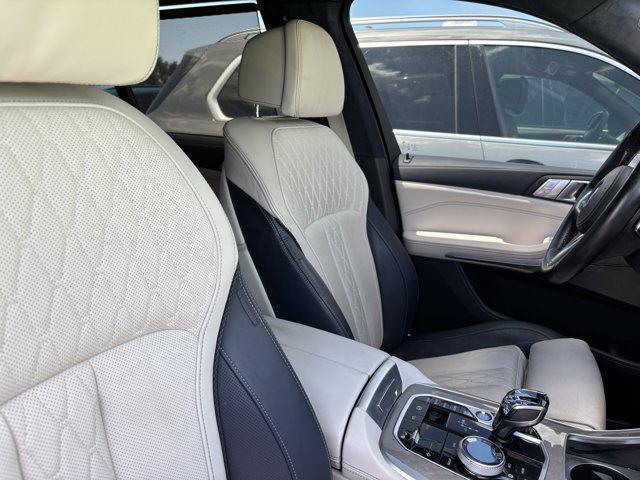 Photo of 2022 Dravit Grey Metallic BMW X7