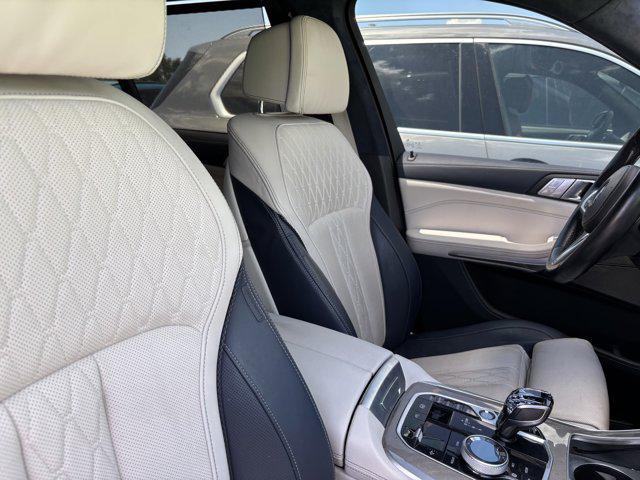 Photo of 2022 Dravit Grey Metallic BMW X7