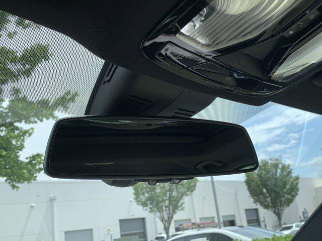 Photo of 2025 Alpine White BMW 330