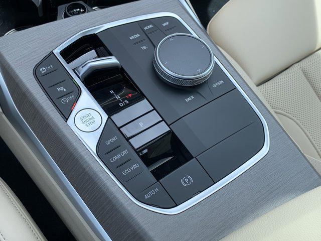 Photo of 2025 Alpine White BMW 330