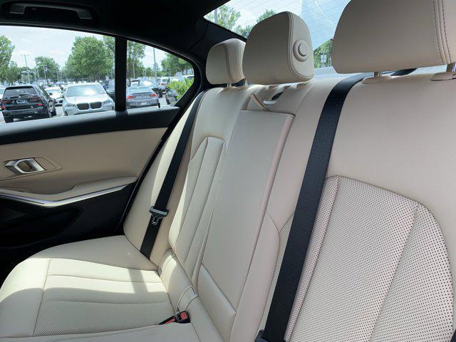 Photo of 2025 Alpine White BMW 330