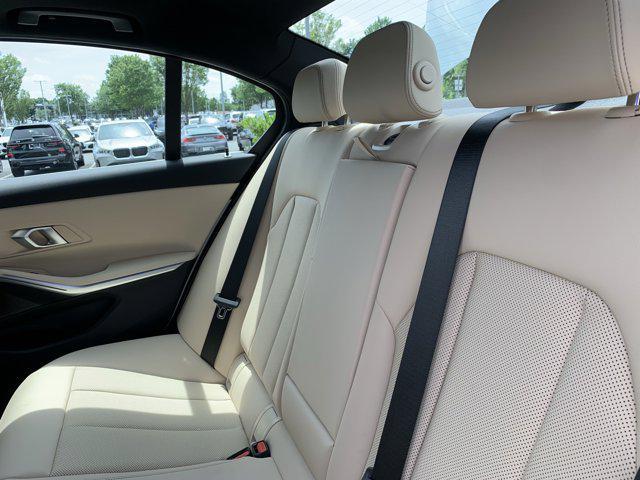 Photo of 2025 Alpine White BMW 330