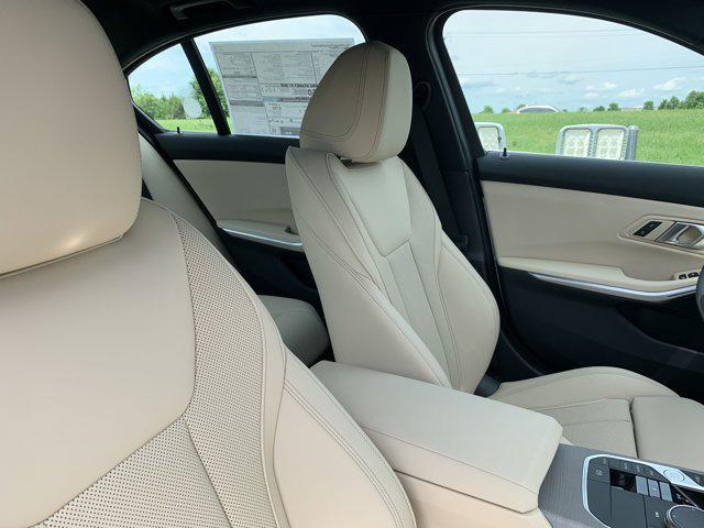 Photo of 2025 Alpine White BMW 330